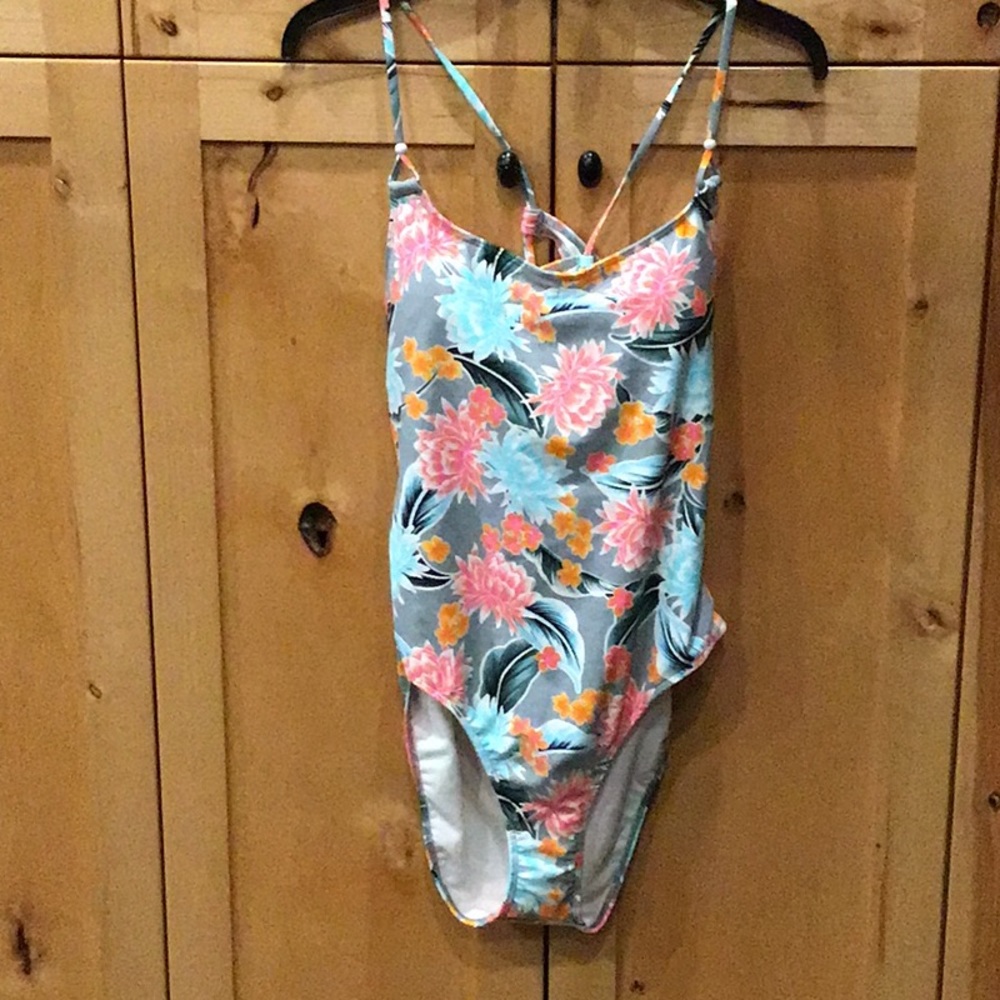 Women’s NO BOUNDARIES Full Piece Swimsuit  Floral Pattern, Size XL 15-17 NWTs